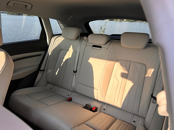 Audi e-tron 9 of 12