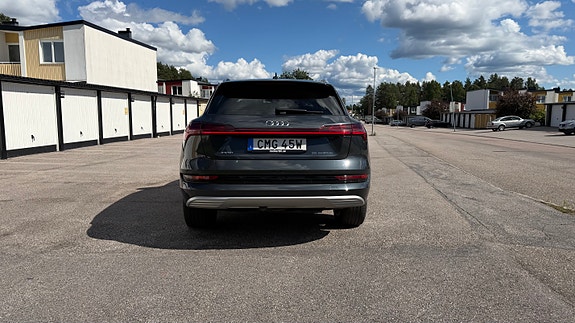 Audi e-tron 5 of 12