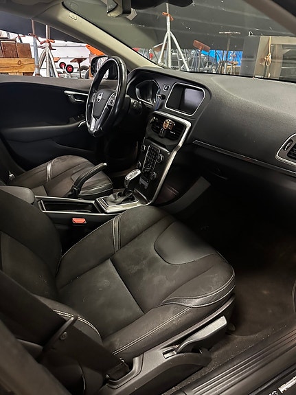 Volvo V40 3 of 4