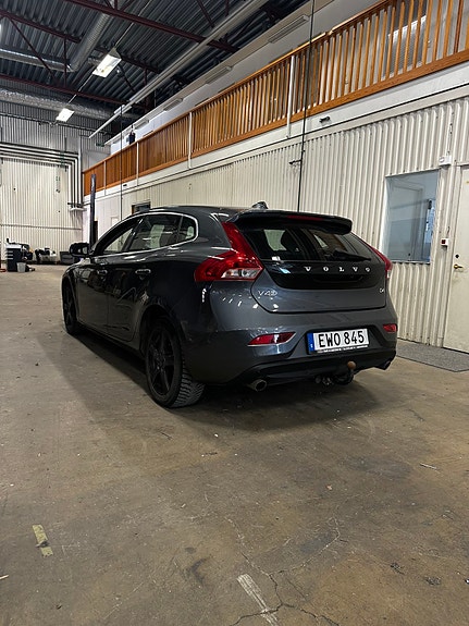 Volvo V40 2 of 4
