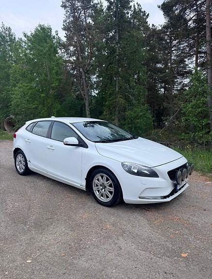 Volvo V40 3 of 3