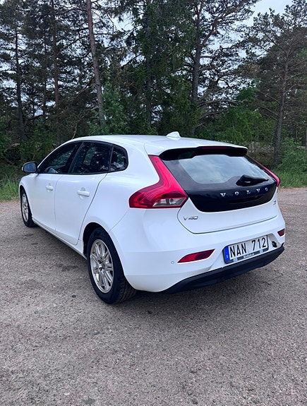 Volvo V40 2 of 3