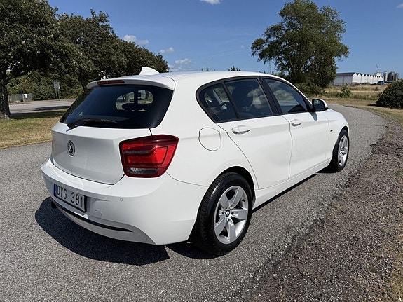BMW 116i 4 of 5