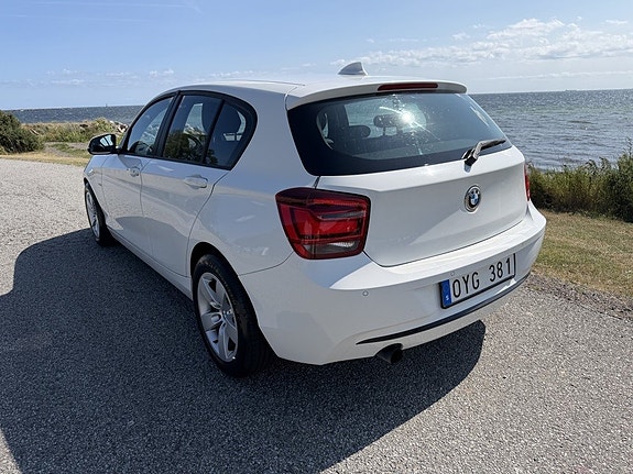 BMW 116i 3 of 5