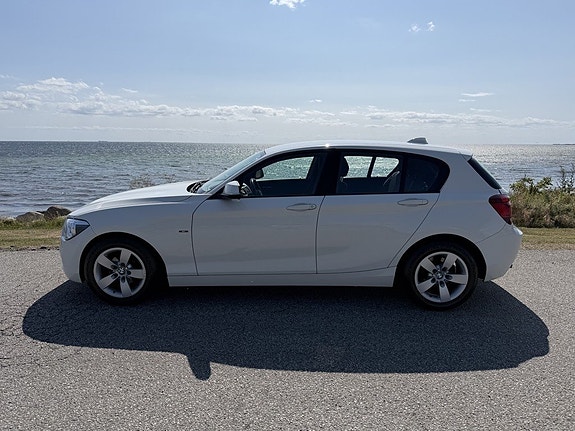 BMW 116i 2 of 5