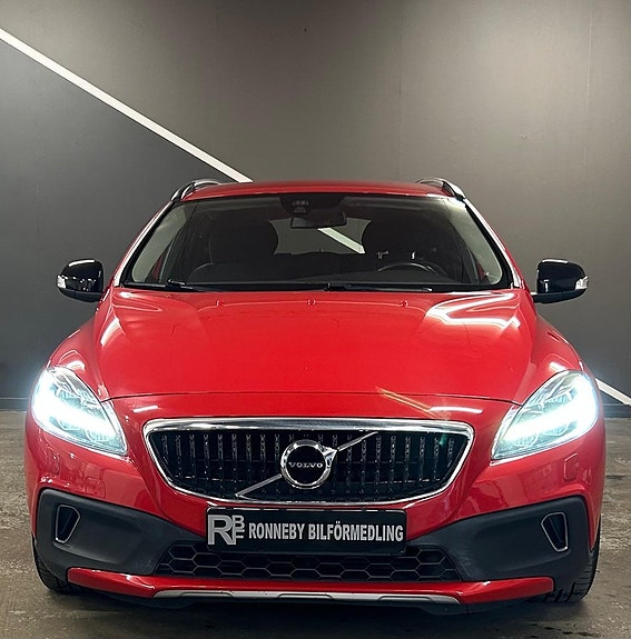 Volvo V40 Cross Country 2 of 5