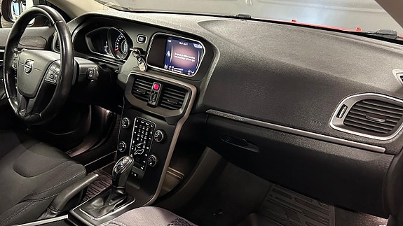 Volvo V40 Cross Country 9 of 15