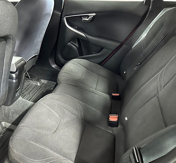 Volvo V40 Cross Country 13 of 15