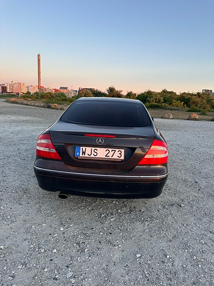 Mercedes-Benz CLK200 3 of 5