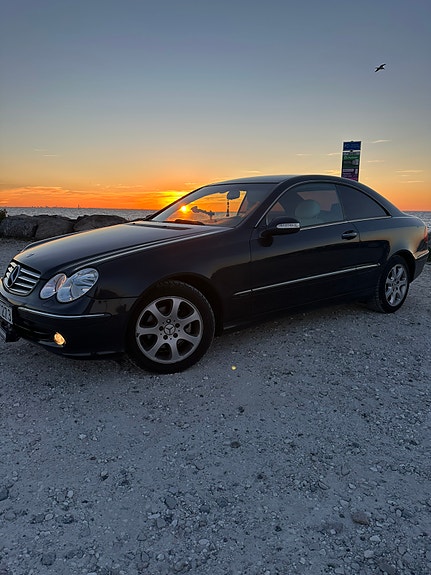 Mercedes-Benz CLK200 2 of 5