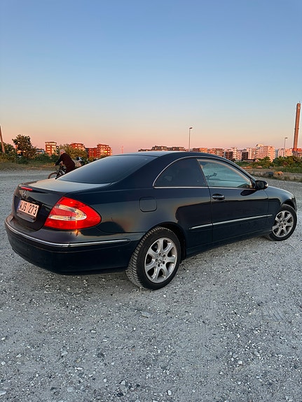 Mercedes-Benz CLK200 4 of 5