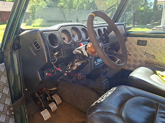 Suzuki Samurai 8 of 16