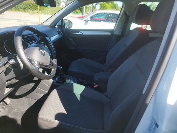 Volkswagen Tiguan 3 of 3