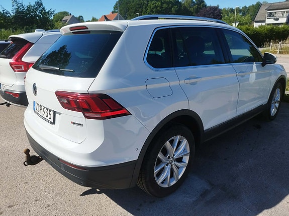 Volkswagen Tiguan 2 of 3