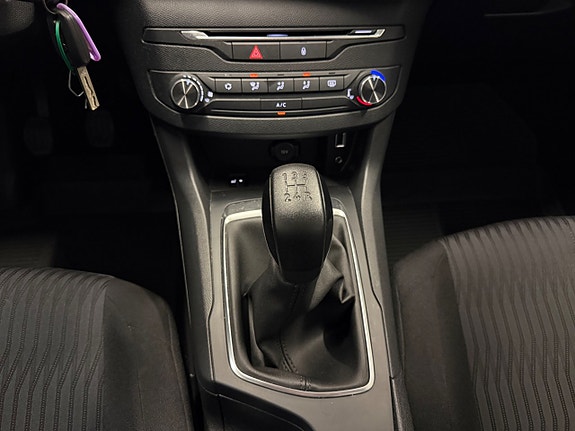 Peugeot 308 21 of 25