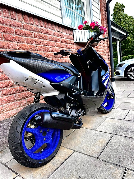 Yamaha Aerox 4 of 5