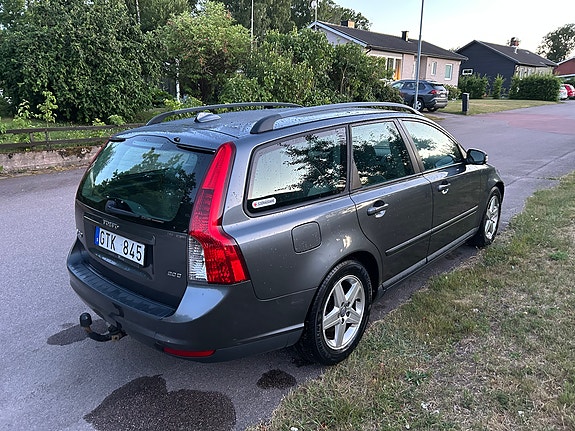 Volvo V50 3 of 5