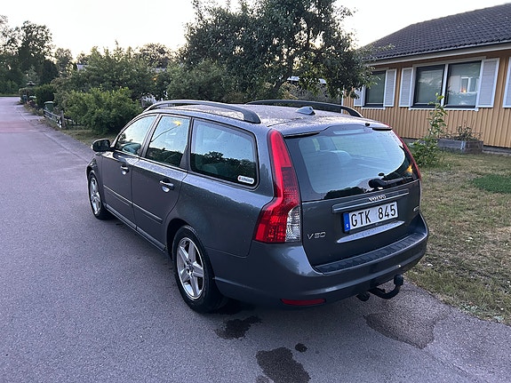 Volvo V50 2 of 5