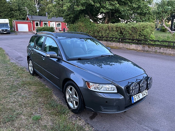 Volvo V50 4 of 5