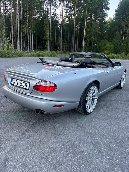 Jaguar XKR 11 of 16