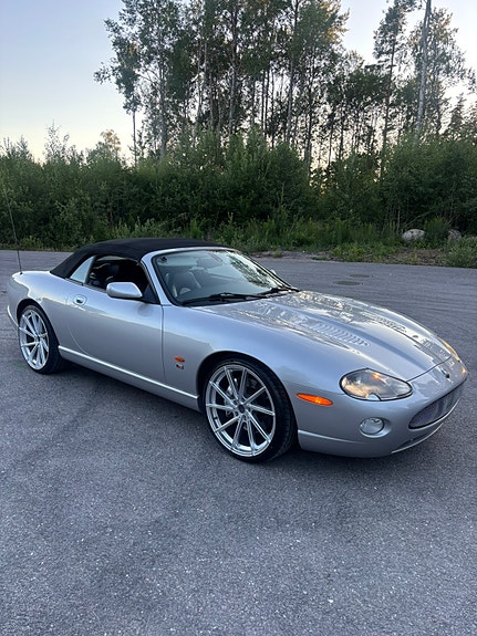 Jaguar XKR 4 of 16