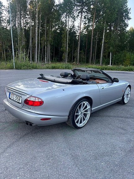 Jaguar XKR 2 of 16