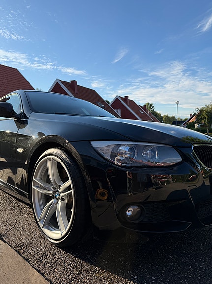BMW 325i 2 of 5