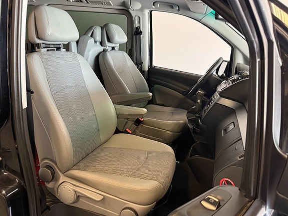 Mercedes-Benz Viano 3 of 5