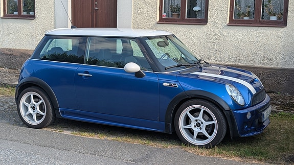 MINI Cooper S 2 of 5