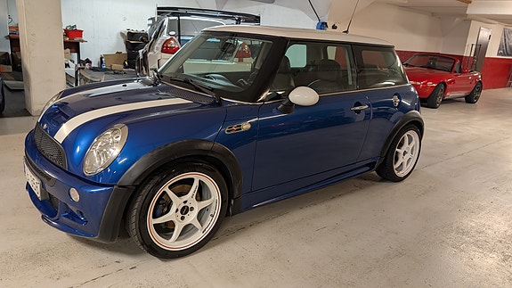 MINI Cooper S 4 of 5