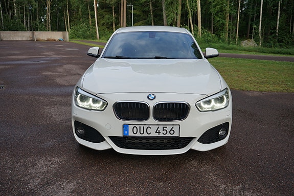 BMW 118d 2 of 5
