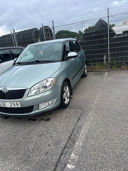 Skoda Fabia 2 of 5
