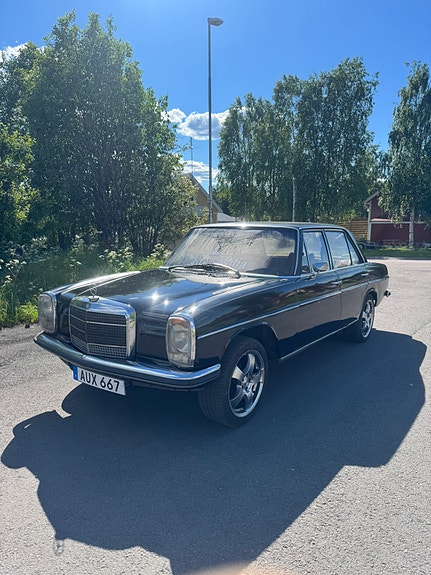 Mercedes-Benz 220 D 2 of 5