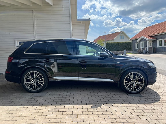 Audi Q7 2 of 7