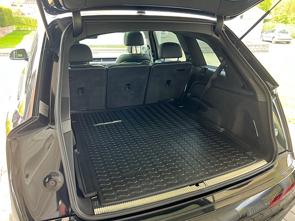 Audi Q7 7 of 7
