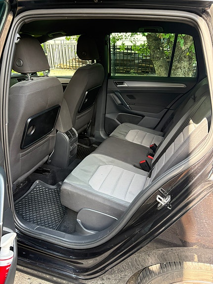 Volkswagen Golf Sportsvan 2 of 5