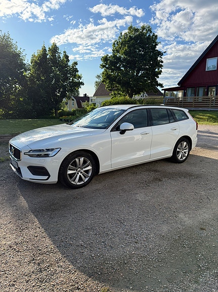 Volvo V60 2 of 5