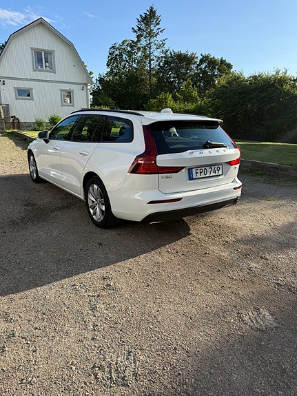 Volvo V60 4 of 5