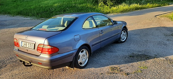 Mercedes-Benz CLK200 2 of 5