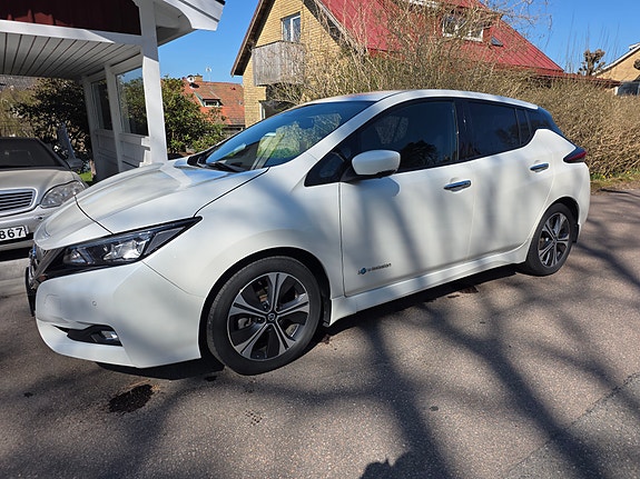 Nissan Leaf 3 of 5