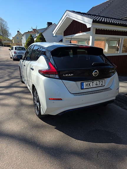Nissan Leaf 4 of 5