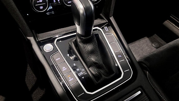 Volkswagen Passat 16 of 21