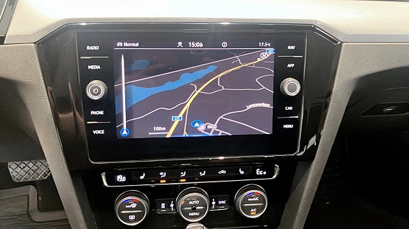 Volkswagen Passat 9 of 21