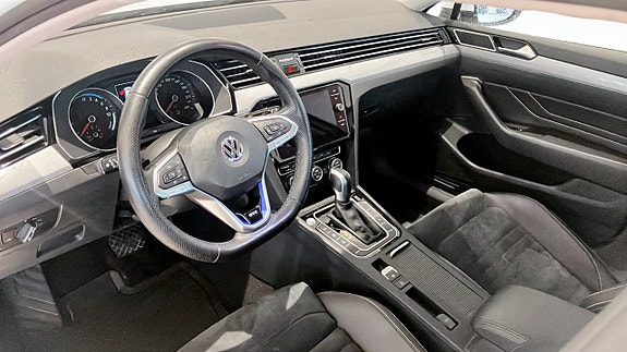 Volkswagen Passat 7 of 21