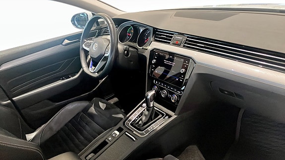 Volkswagen Passat 11 of 21