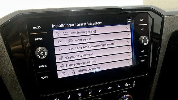 Volkswagen Passat 19 of 21