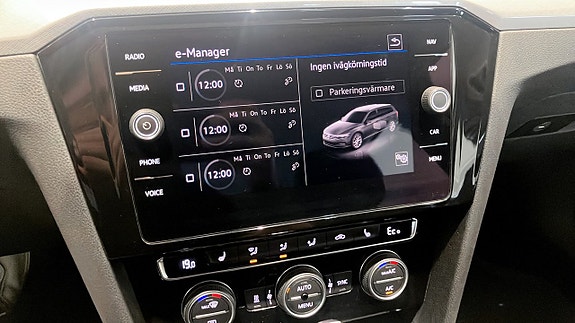 Volkswagen Passat 17 of 21