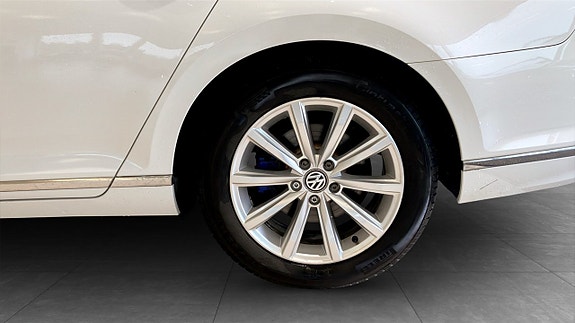 Volkswagen Passat 6 of 21
