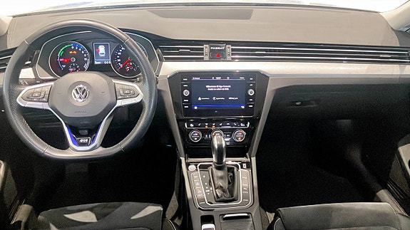 Volkswagen Passat 10 of 21