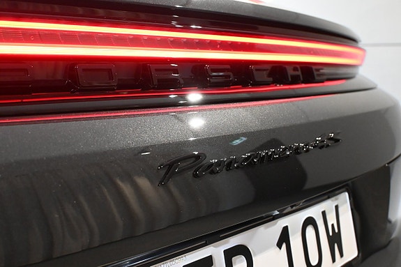 Porsche Panamera 4S 9 of 24